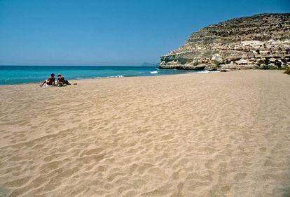 La playa de Agua Amarga, en Almería.