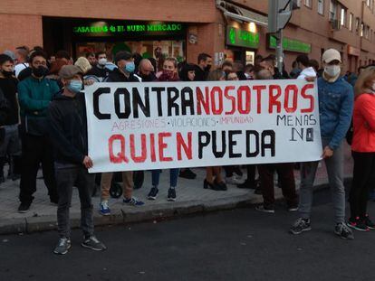Manifestación ultra en San Blas (Madrid) en contra de los menores sin familia.