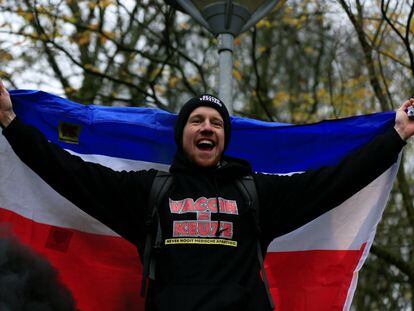 Un manifestante contra las restricciones por el coronavirus en Utrecht, Países Bajos, el 4 de diciembre.