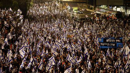 Miles de manifestantes, el domingo en Tel Aviv.