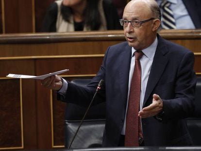 El ministro de Hacienda, Crist&oacute;bal Montoro, en el Congreso