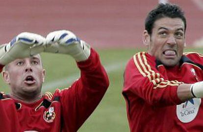Pepe Reina y Andrés Palop, durante el entrenamiento en la Ciudad del Fútbol de Las Rozas en 2008