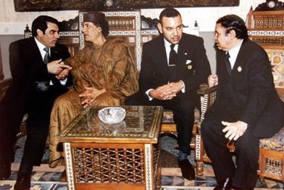 Zine el Abidine Ben Ali, Muammar el Gaddafi, el rey Mohamed VI de Marruecos y el presidente Abdelaziz Buteflika, en 2003 en El Cairo.
