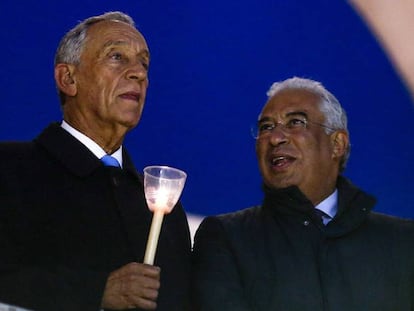 El presidente de Portugal, Marcelo Rebelo de Sousa, y el primer ministro, António Costa, durante un acto religioso por la visita del Papa en 2017.