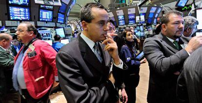 Un registro de corredores de bolsa en Wall Street