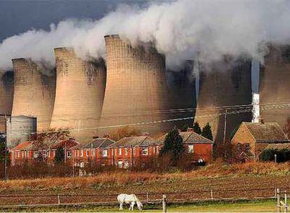 Chimeneas de la planta de producción eléctrica de carbón de Eggborough, cerca de la localidad inglesa de Selby.