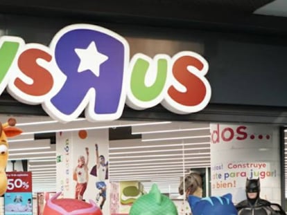 La británica Sports Direct compra seis tiendas de Toys 'R' Us en España por 34 millones