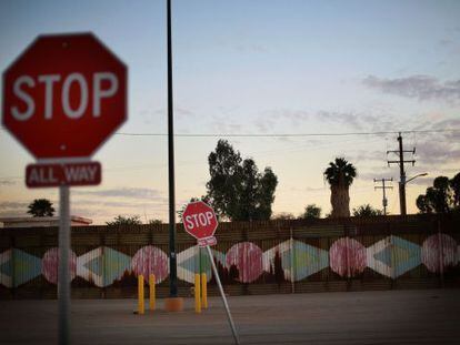 Frontera de M&eacute;xico con Estados Unidos en Calexico, California.