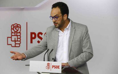 Antonio Hernando, este s&aacute;bado, analiza en rueda de prensa las propuestas de acuerdo de Gobierno de Podemos.