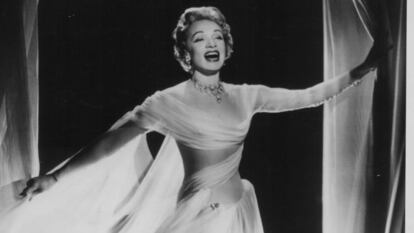 Marlene Dietrich durante una actuación en Las Vegas en 1954.