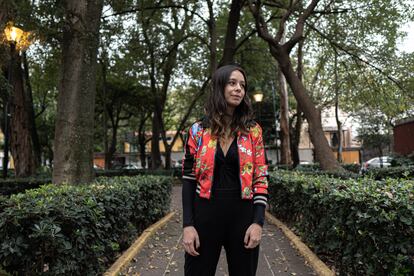 La escritora Vanessa Londoño, en Ciudad de México, este lunes.