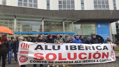 Protesta de extrabajadores de Alu Ibérica en A Coruña