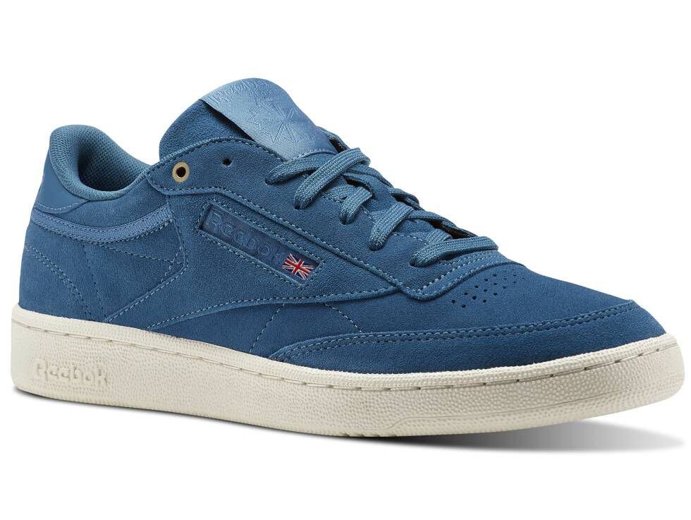 La zapatilla Club C fue diseñada en 1985 para las pistas de tenis, aunque muy pronto se convirtió en todo un icono de las calles. Junto a Montana Cans, Reebok ha vuelto a crear una silueta atemporal.