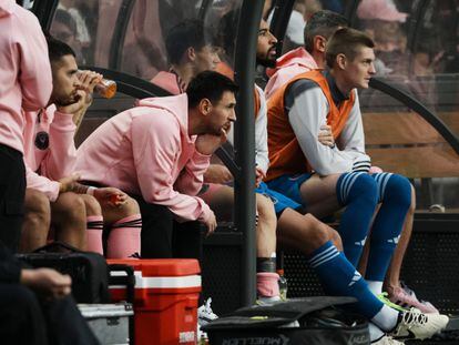 Messi, en el banquillo, durante el amistoso del pasado domingo entre un combinado de Hong Kong y el Inter de Miami