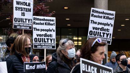 Manifestantes contra la sentencia que exculpa a Kyle Rittenhous en Louisville, Kentucky, el pasado 20 de noviembre.