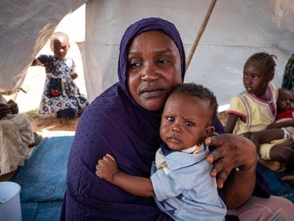 Sara Isaac Adam, de 38 años, refugiada en Chad. "El viaje fue arduo, pasamos por más de 10 puestos de control antes de llegar a la frontera. Los yanyawid no dejaban de apuntarnos con sus armas, preguntándonos si éramos de la etnia masalit o no", cuenta.