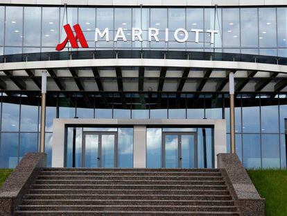 Entrada de un de Marriott en Minsk, Bielorrusia.