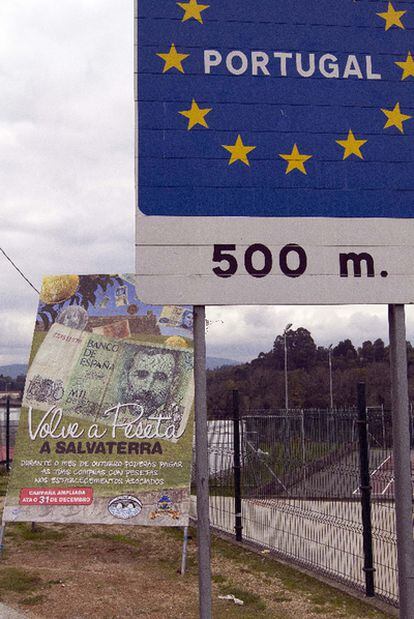 Cartel anunciador de la campaña, cerca del límite fronterizo con Portugal.
