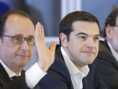 El presidente franc&eacute;s, Fran&ccedil;ois Hollande, el primer ministro griego, Alexis Tsipras, y el presidente del Gobierno, Mariano Rajoy.