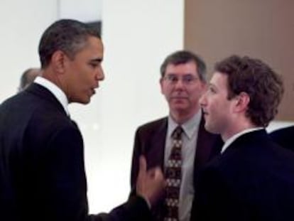 El presidente de los Estados Unidos, Barack Obama, junto con el creador de Facebook, Mark Zuckerberg