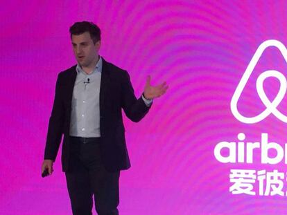 Brian Chesky, cofundador de Airbnb, en una presentación en China.