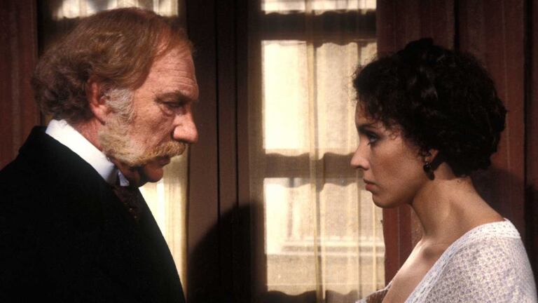 Fernando Fernán Gómez y Ana Belén, en 'Fortunata y Jacinta'.