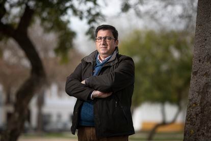 Manuel Delgado, portavoz de la asociación Puerta de Doñana, el viernes en Almonte (Huelva).