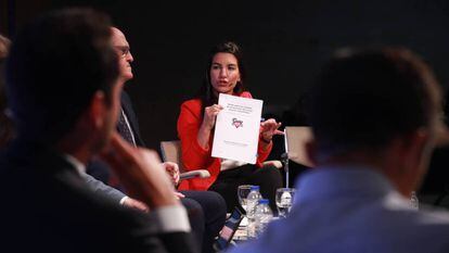 Rocío Monasterio, candidata de Vox a la Comunidad de Madrid, durante el debate en el Colegio de Arquitectos de Madrid, organizado este lunes EL PAÍS y la Cadena Ser.
