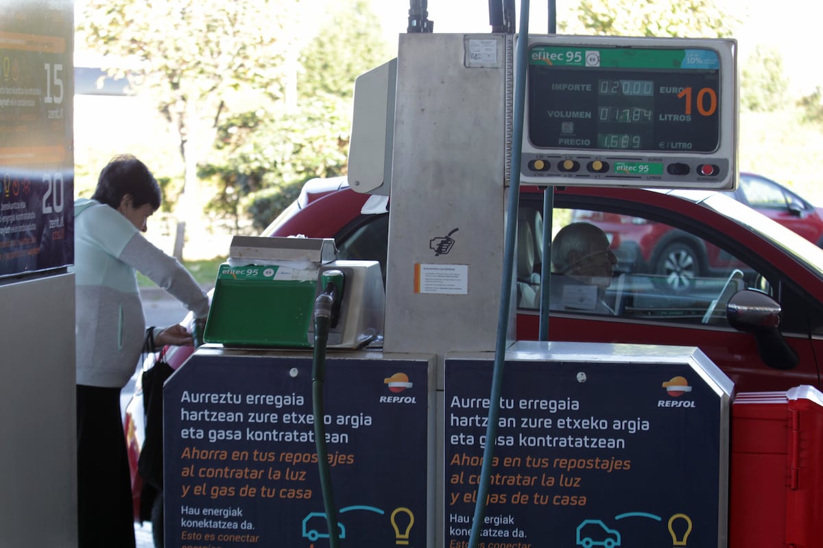 La gasolina cierra 2023 con el precio más barato en casi dos años | Economía