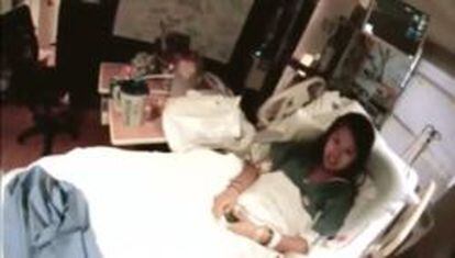 La enfermera contagiada de ébola Nina Pham, en una imagendextraída de un vídeo de su confinamiento en el Texas Presbyterian Hospital en Dallas.
