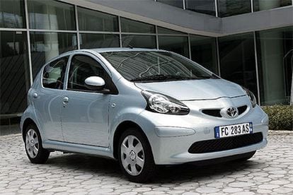 El Aygo es el primero de los tres modelos que saldrán de la alianza creada entre Toyota, Citroën y Peugeot. Los otros dos serán el Citroën C1 y el Peugeot 107.