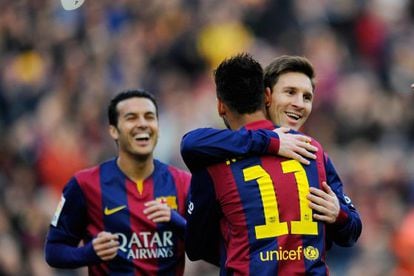 Messi celebra con Neymar la consecuci&oacute;n de uno de los cuatro tantos marcados al Levante.