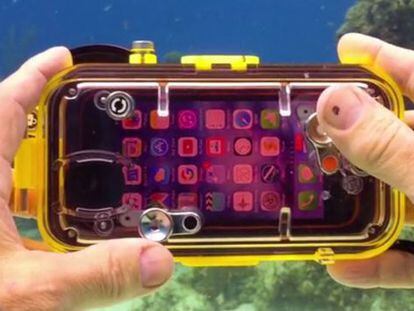 Esta carcasa convierte el iPhone 7 en una cámara submarina con controles táctiles