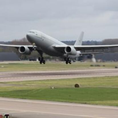 Primer vuelo de uno de los tanqueros de la RAF