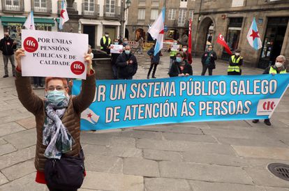 Pensionistas se movilizan en Santiago de Compostela por unas pensiones dignas.