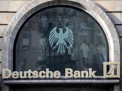 Logotipo del Deutsche Bank en una de sus oficinas en Fráncfort el 4 de febrero de 2021. Armando BABANI / AFP)