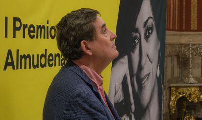El poeta y director del Instituto Cervantes, Luis García Montero, durante la presentación del I Premio Almudena Grandes organizado por el Ayuntamiento de Sevilla.