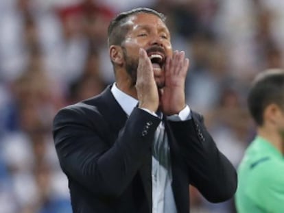 Simeone, durante el partido en el Bernabéu.