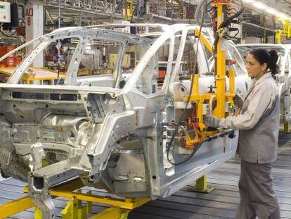 Peugeot creará 1.500 empleos con un turno de noche