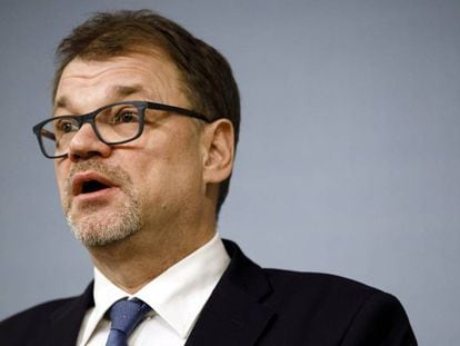 El primer ministro finlandés, Juha Sipila, presenta su dimisión, este viernes en Helsinki. 
 