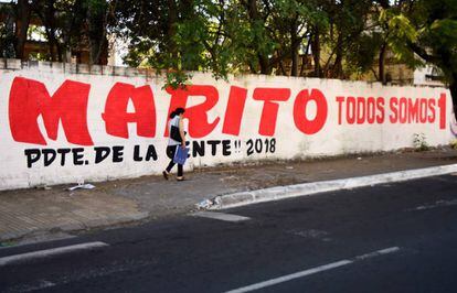 Pintada a favor de Mario Abdo, candidato del partido Colorado, en una calle de Asunción.