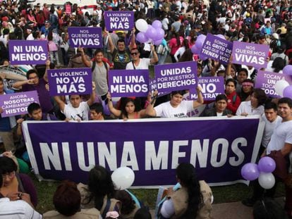 Protesta en Lima, en 2016, contra los feminicidios.