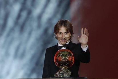 Modric, con el Balón de Oro de 2018.