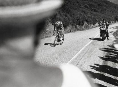 Un corredor escapado durante una prueba ciclista.