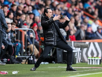 Unai Emery en la banda de Bournemouth, este domingo.