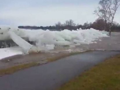 Tsunami de bloques de hielo en el río Niágara.