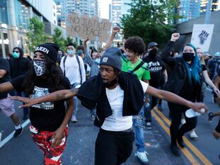 Protesta por la muerte de George Floyd en Seattle (EE UU).