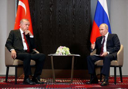 El presidente turco, Recep Tayyip Erdogan, y su homólogo ruso, Vladímir Putin, en la cumbre de Samarcanda (Uzbeskistán), el pasado 16 de septiembre.