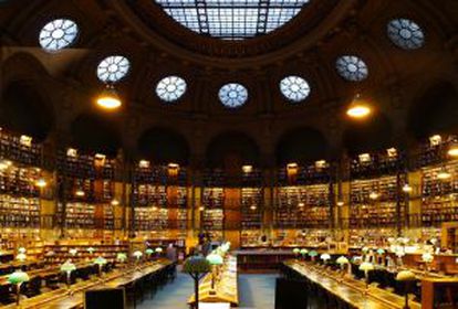 Sala oval del Site Richelie, sede histórica de la Biblioteca Nacional de Francia desde 1720.