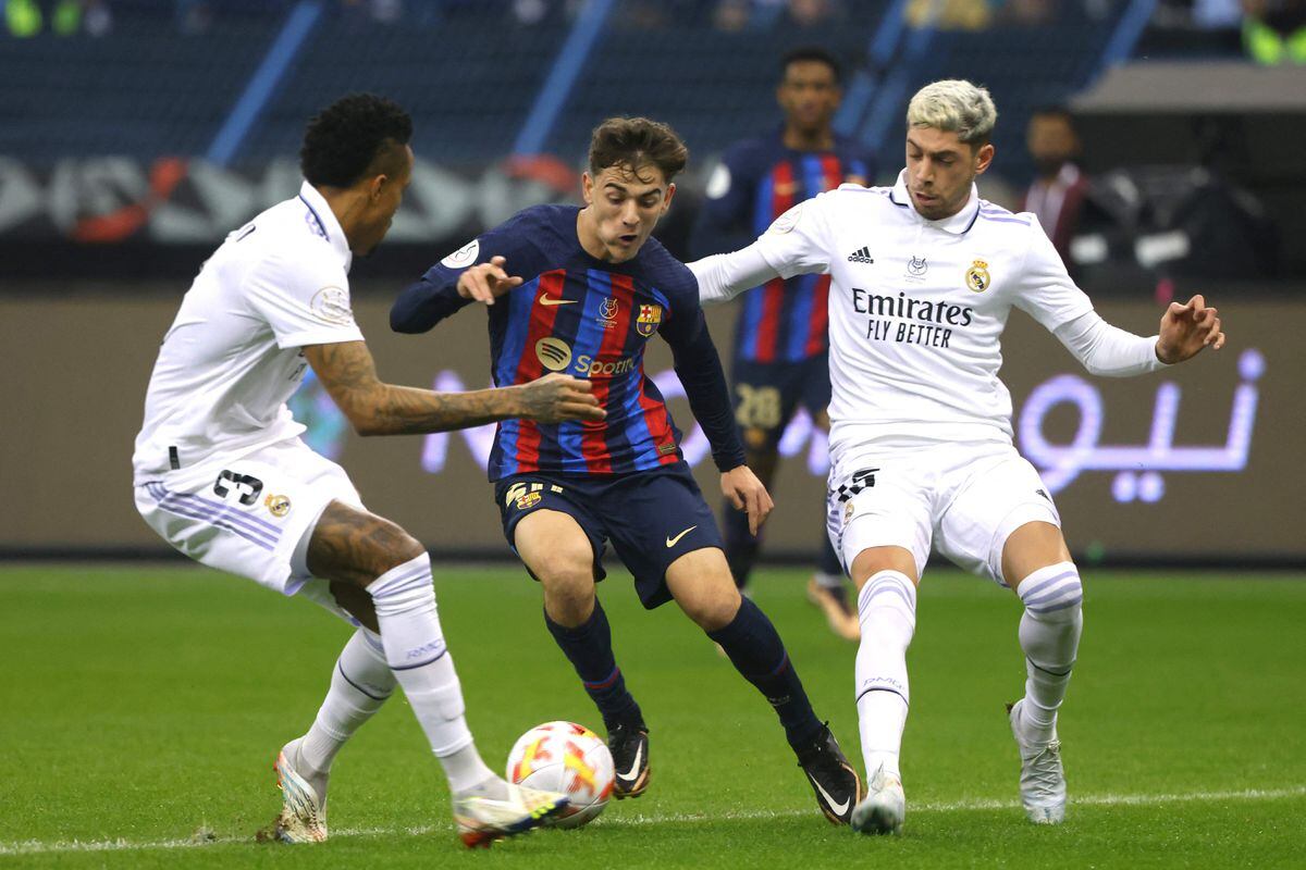 Real Madrid – Barcelona: Supercopa, en directo | Lewandowski dobla la ventaja de los azulgrana al borde del descanso | Deportes